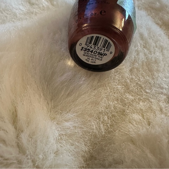 O•P•I GOD SAVE THE QUEEN’S NAILS - Picture 3 of 3